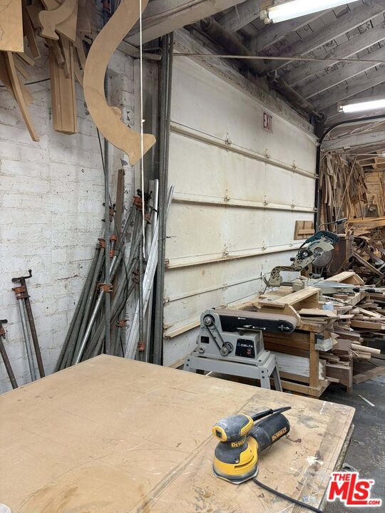 Building Photo - 2252 W Washington Blvd