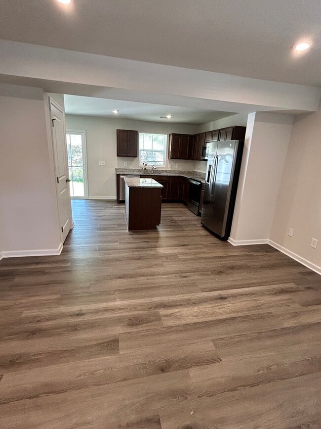 Building Photo - 3 Bedroom 2.5-Bath Home