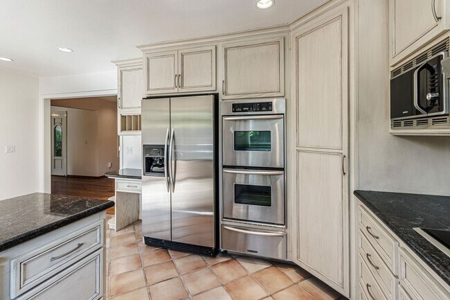Building Photo - Spacious Saratoga Home with Great Outdoor ...