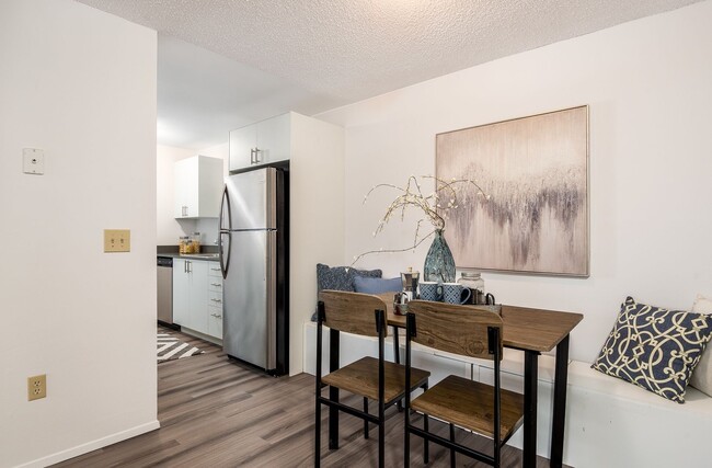 Building Photo - 2520 M Pl NE