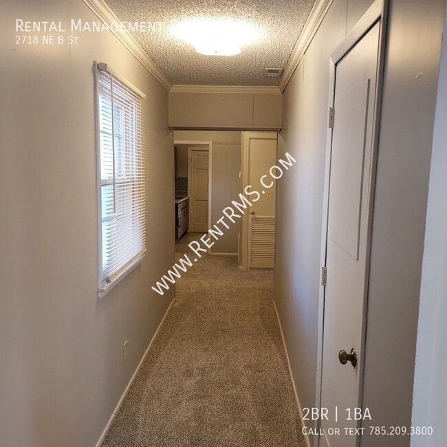 Building Photo - 2718 NE B St