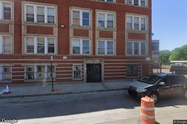 Interior Photo - 10-18 S Homan Ave