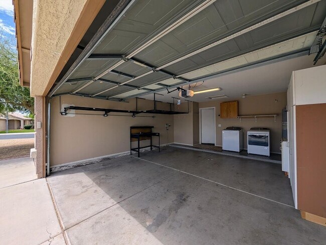 Building Photo - 15746 W Elm St