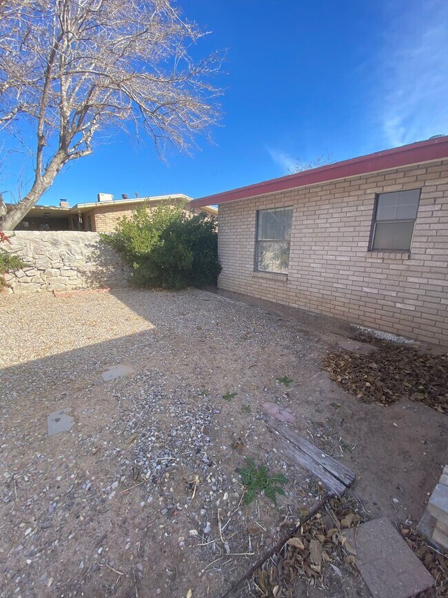 Building Photo - 675 Frank Maes Ave