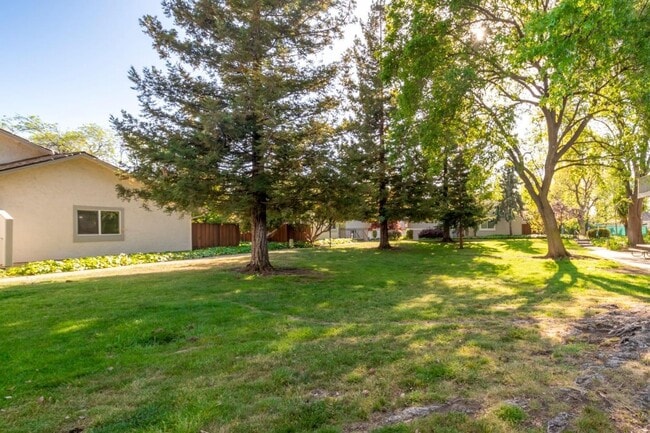 Building Photo - Beautiful Townhome in Northpoint Community in Cupertino!