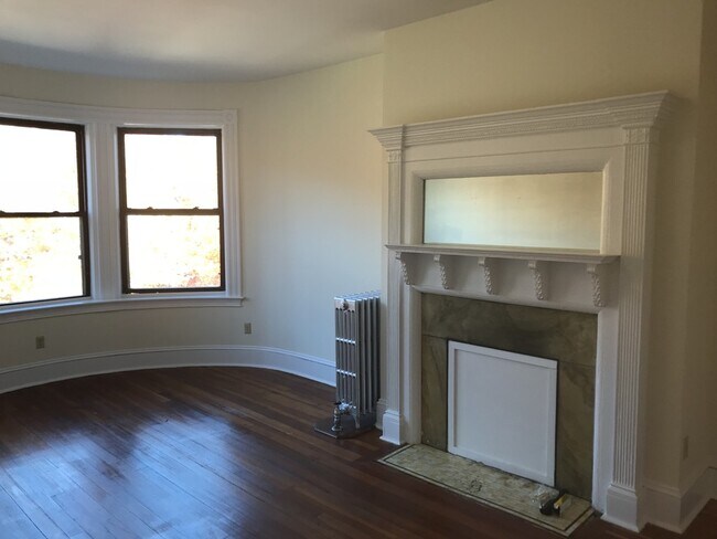 Building Photo - 1469 Beacon St