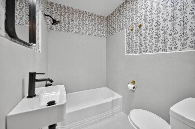 Building Photo - 758 9th Ave