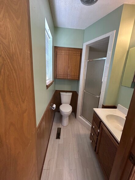 First Bedroom Bathroom - 700 Victoria Dr