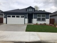 Building Photo - Small Quiet Neighborhood