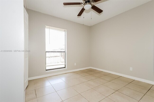 Building Photo - 438 SE Streamlet Ave