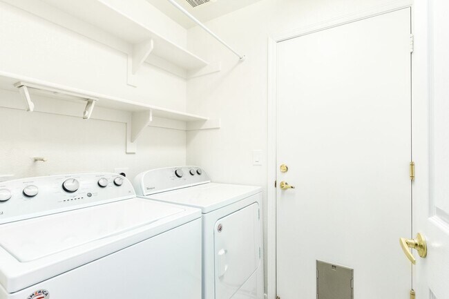 Building Photo - 1225 E Artesian Way