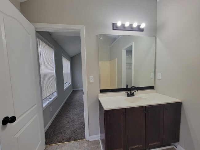 Building Photo - Quiet Comfort - Modern Home - HAFC Voucher...