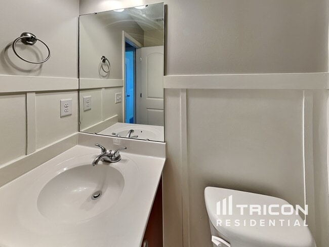 Building Photo - 4636 Queen Pierrette St