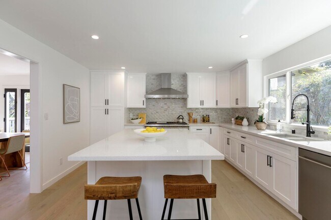 Building Photo - **3900 Paseo De Las Tortugas Torrance** Spacious 4 bedroom 3 bath with beautiful view!