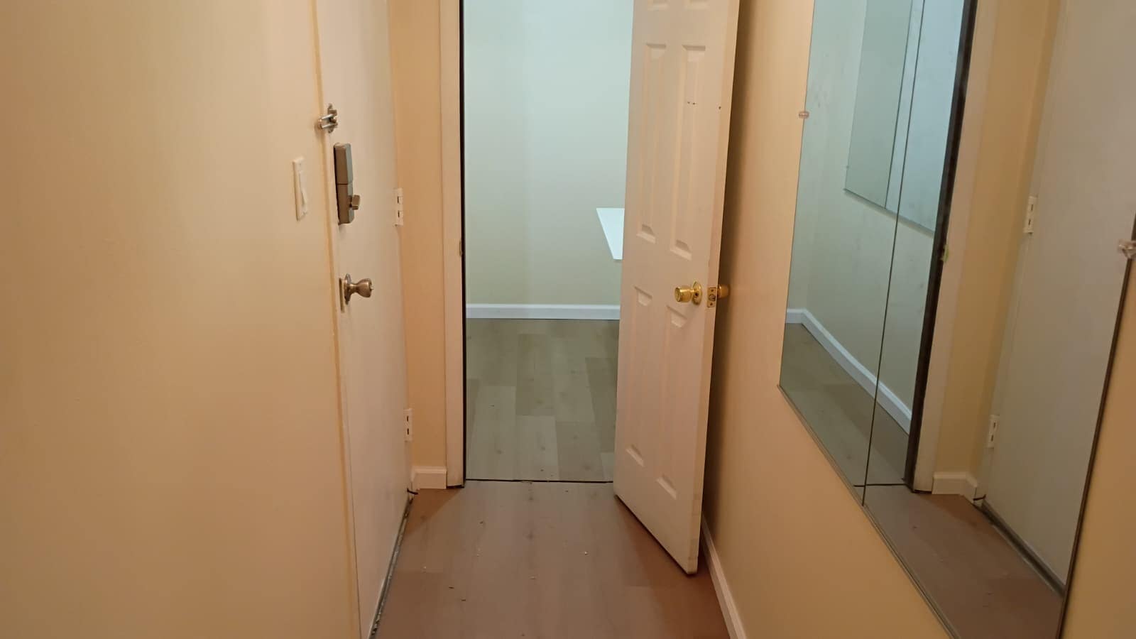 Foyer & Study Nook - 5523 Ellsworth Ave