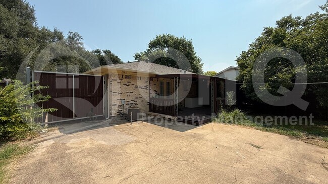 Building Photo - 8347 Lullwater Dr