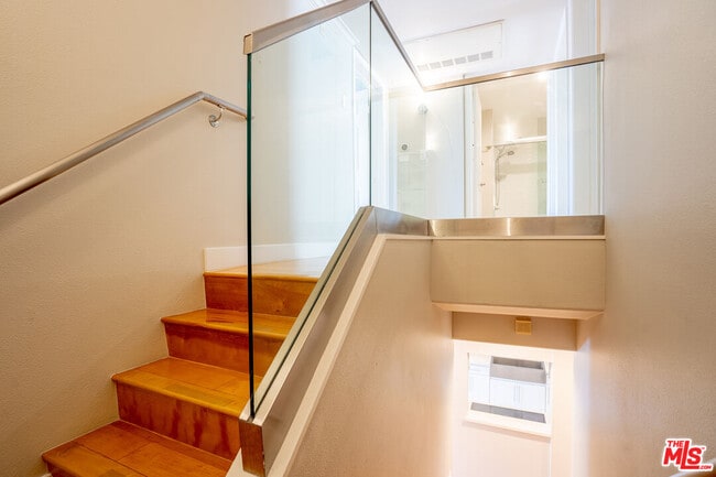 Building Photo - 350 S Norton Ave