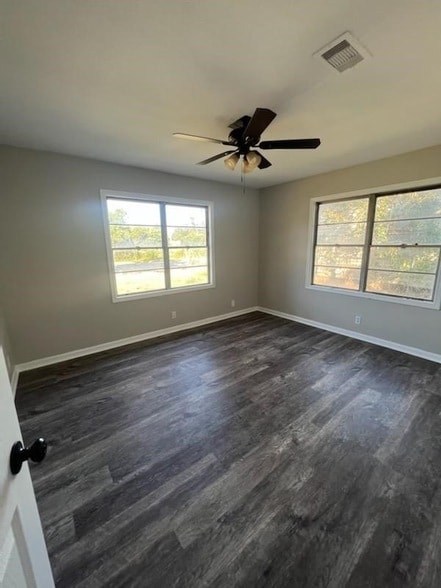 Building Photo - 1013 W Spanish Camp Rd