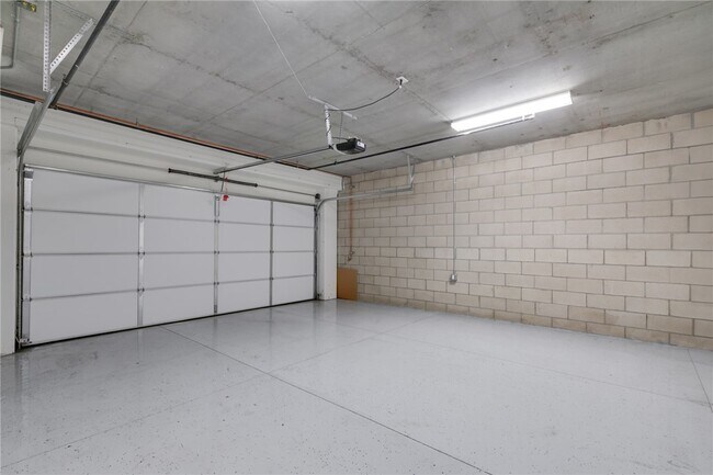 Building Photo - 615 S 2nd Ave