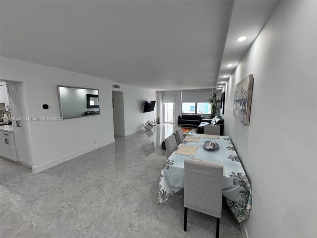 Building Photo - 9225 Collins Ave