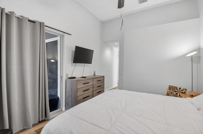 Building Photo - 2225 NW 53rd St