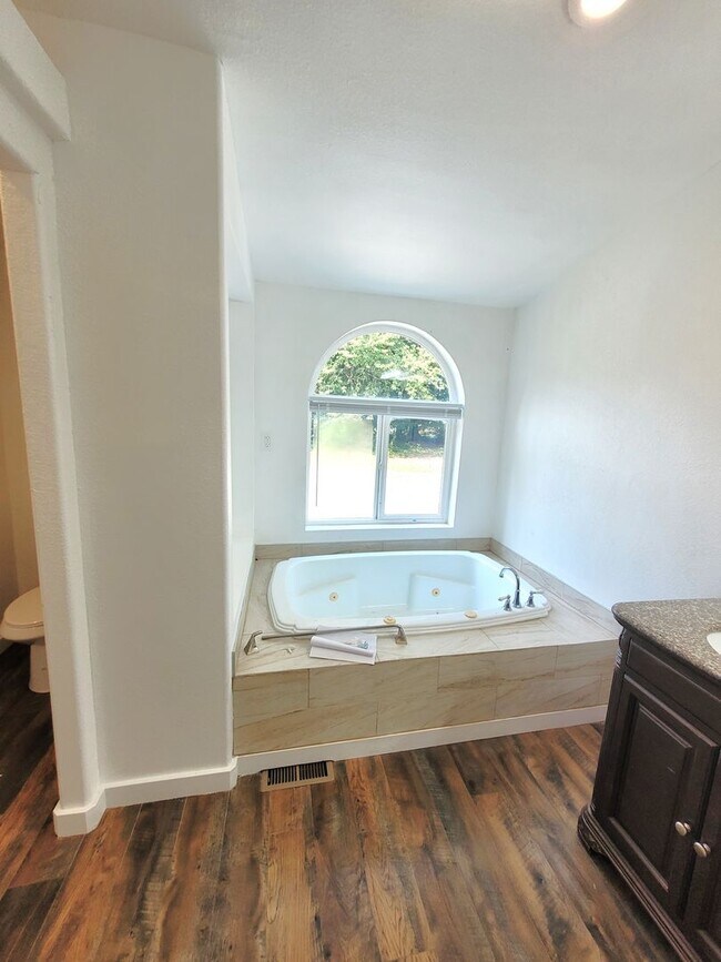 Building Photo - Country Home in secluded Mosquito Lake Rd ...