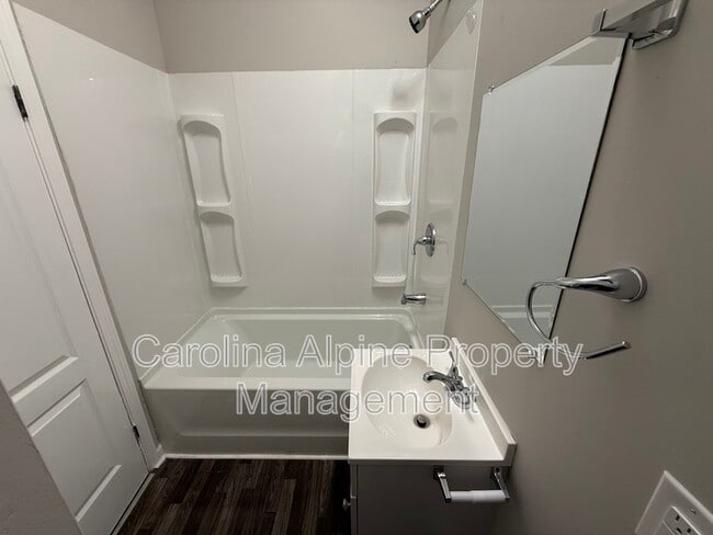 Building Photo - 1126 4th St