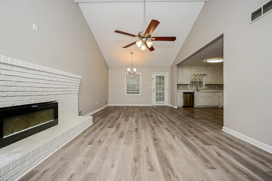 Building Photo - 2621 Laurel Woods Ln SE