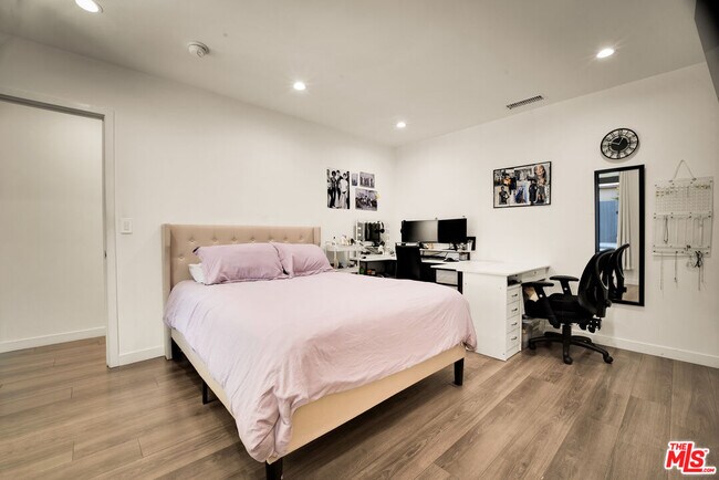 Building Photo - 12827 Sylvan St