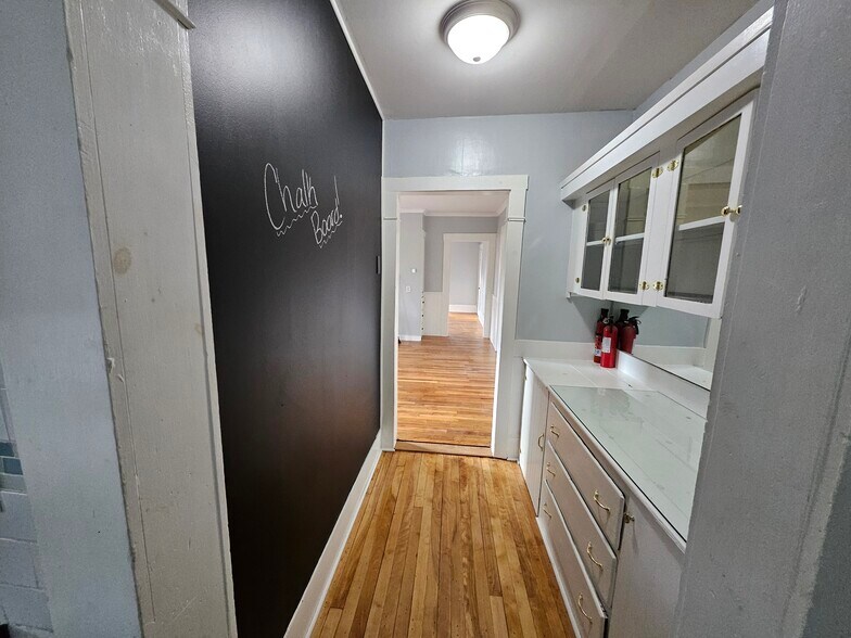 Hallway between dining room and kitchen (butler's pantry) - 22 Sparhawk St