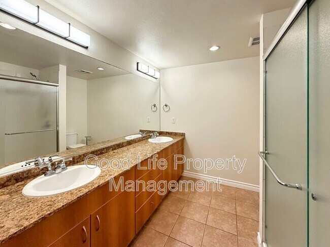 Building Photo - 300 W Beech St