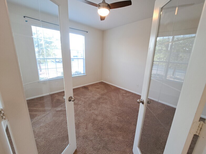 Building Photo - 829 Kachina Loop