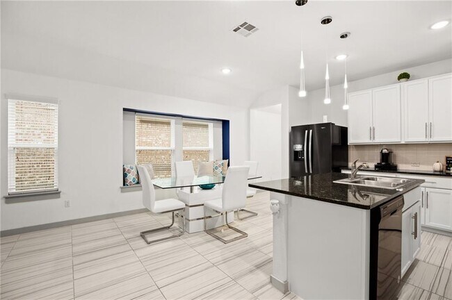 Building Photo - 16911 Alturas Ave