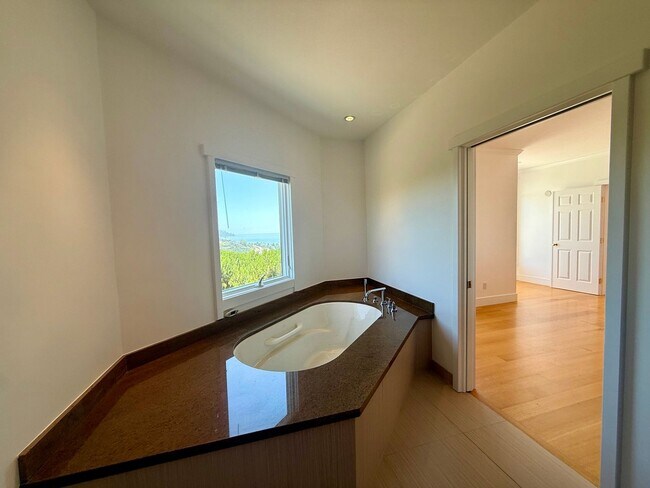 Building Photo - PANORAMIC BAY VIEW ESTATE IN PRESTIGIOUS TIBURON