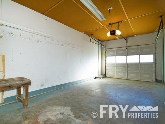 Building Photo - Bright, Clean Ranch Home in Sherrelwood