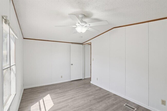 Building Photo - 21522 Long Hill Dr