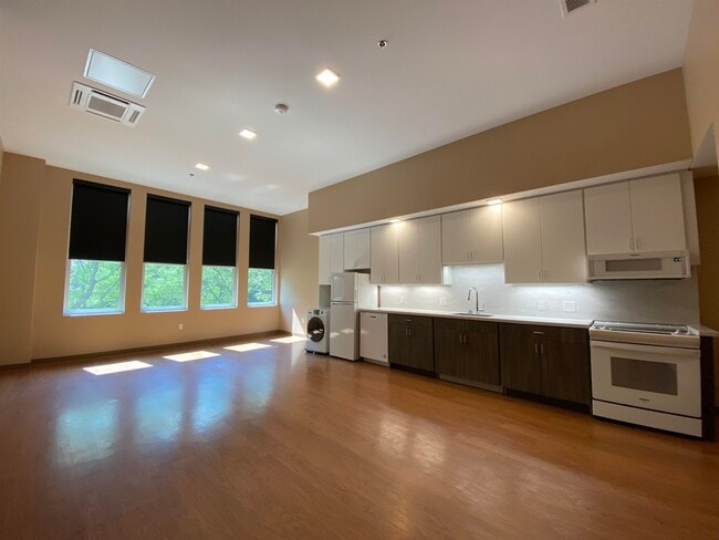 Building Photo - 83 Hanover St