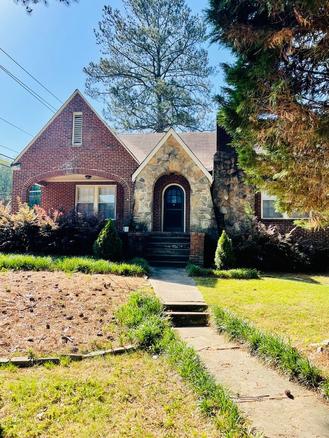 Primary Photo - Spacious 3br/2BA all brick home