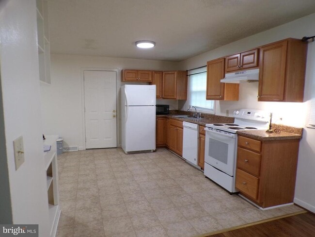Building Photo - 111 Walnut Dr