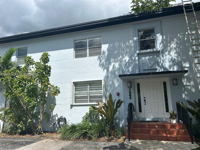 Building Photo - 7865 SW 57th Ave