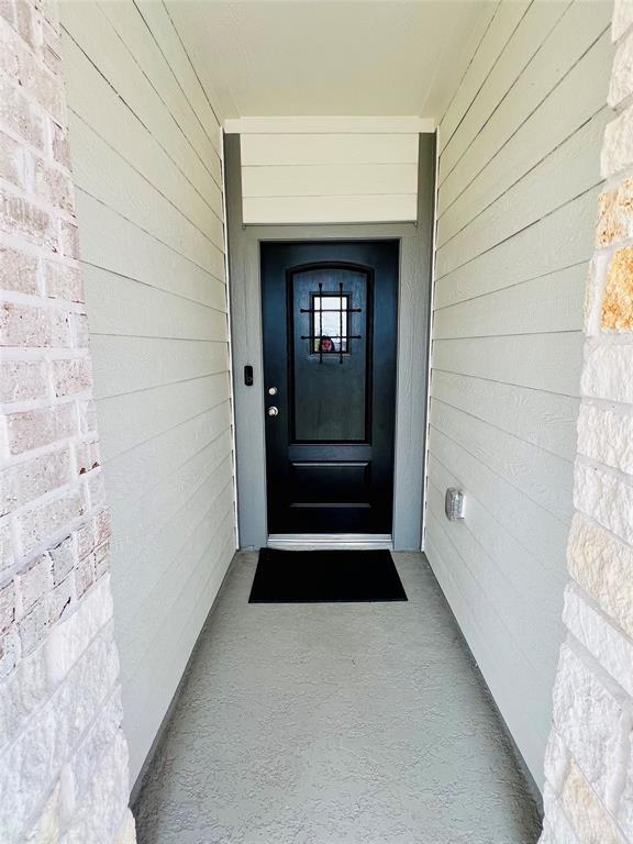 Building Photo - 15826 Dove Holw Dr