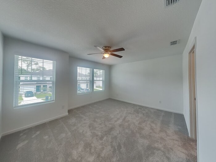 Building Photo - 622 Holly Lks Dr