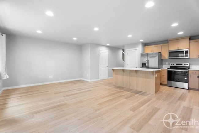 Building Photo - 4712 NE 37th Ct