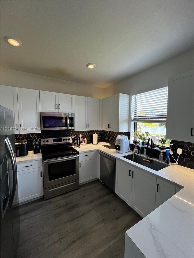 Building Photo - 5942 Mustang Manor