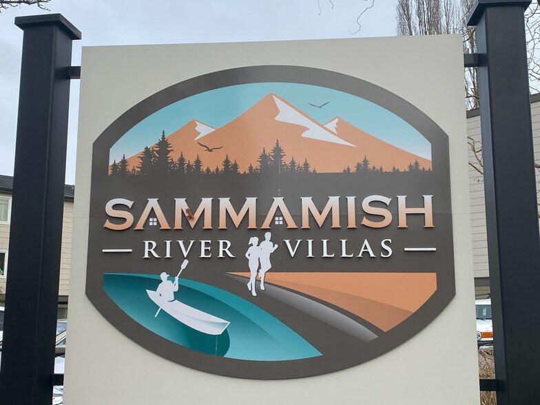 Building Photo - Fantastic location for this spacious 2 lev...