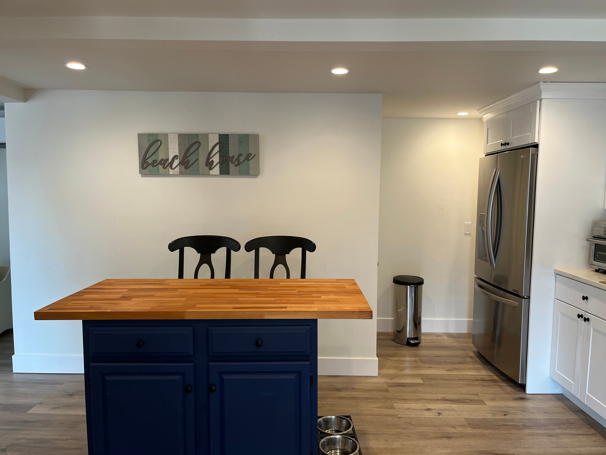 Large kitchen island - 17 S Pine St