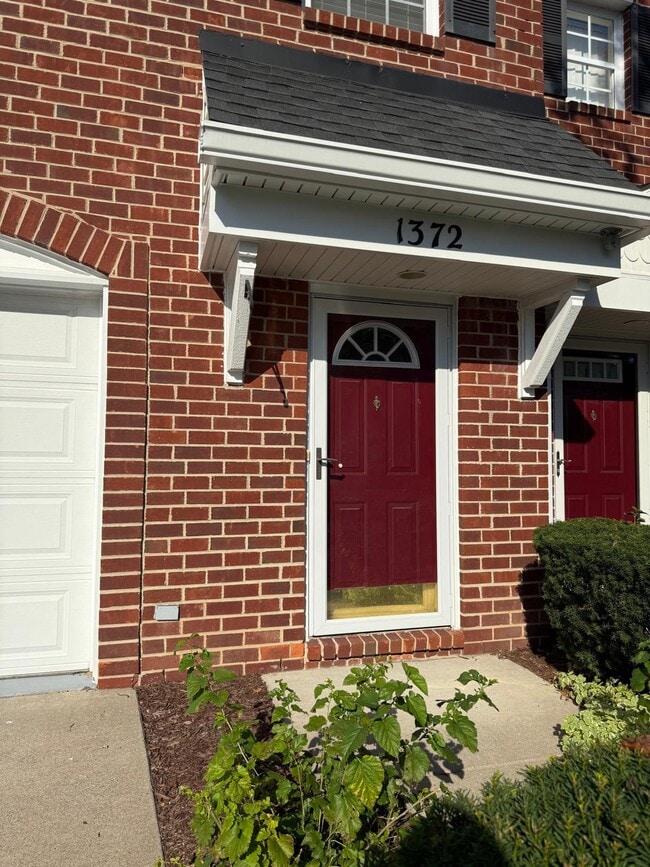 Building Photo - 1372 Village Dr