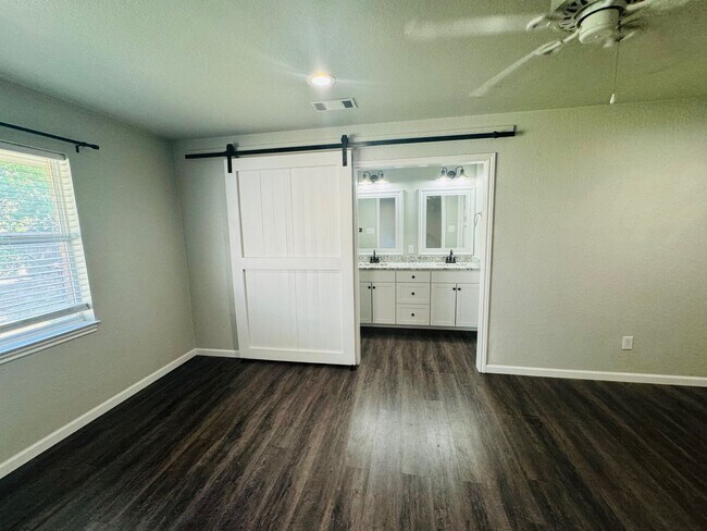 Building Photo - Amazing Midway ISD Home