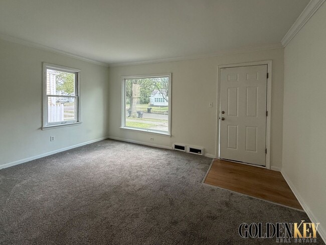 Building Photo - Updated 2 Bed 1 Bath on Detroit's Westside