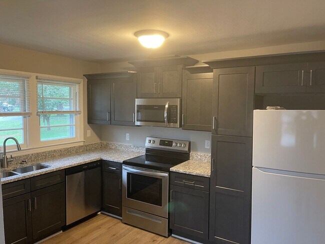 Building Photo - 1425 Parkhurst Dr